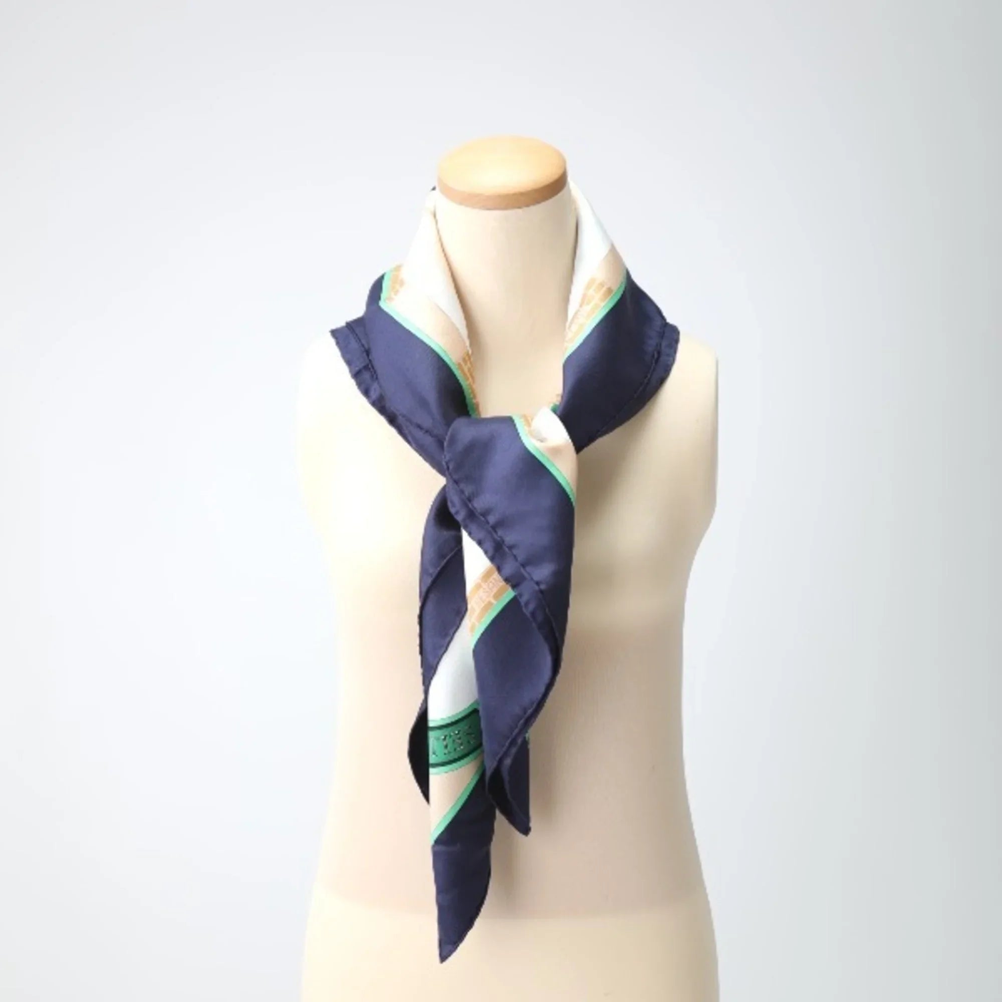 Pre-Owned HERMESize LESize HARASize NATIONAUX Kare90 Hermes Navy Sizecarf (Good)