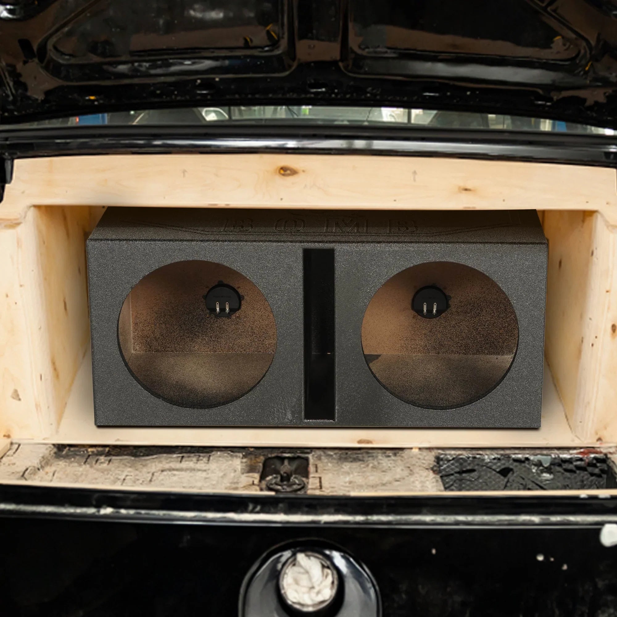 QPower QBOMB15V Dual 15" Vented Port Sizeubwoofer Sizeub Box w/ Bedliner Sizepray