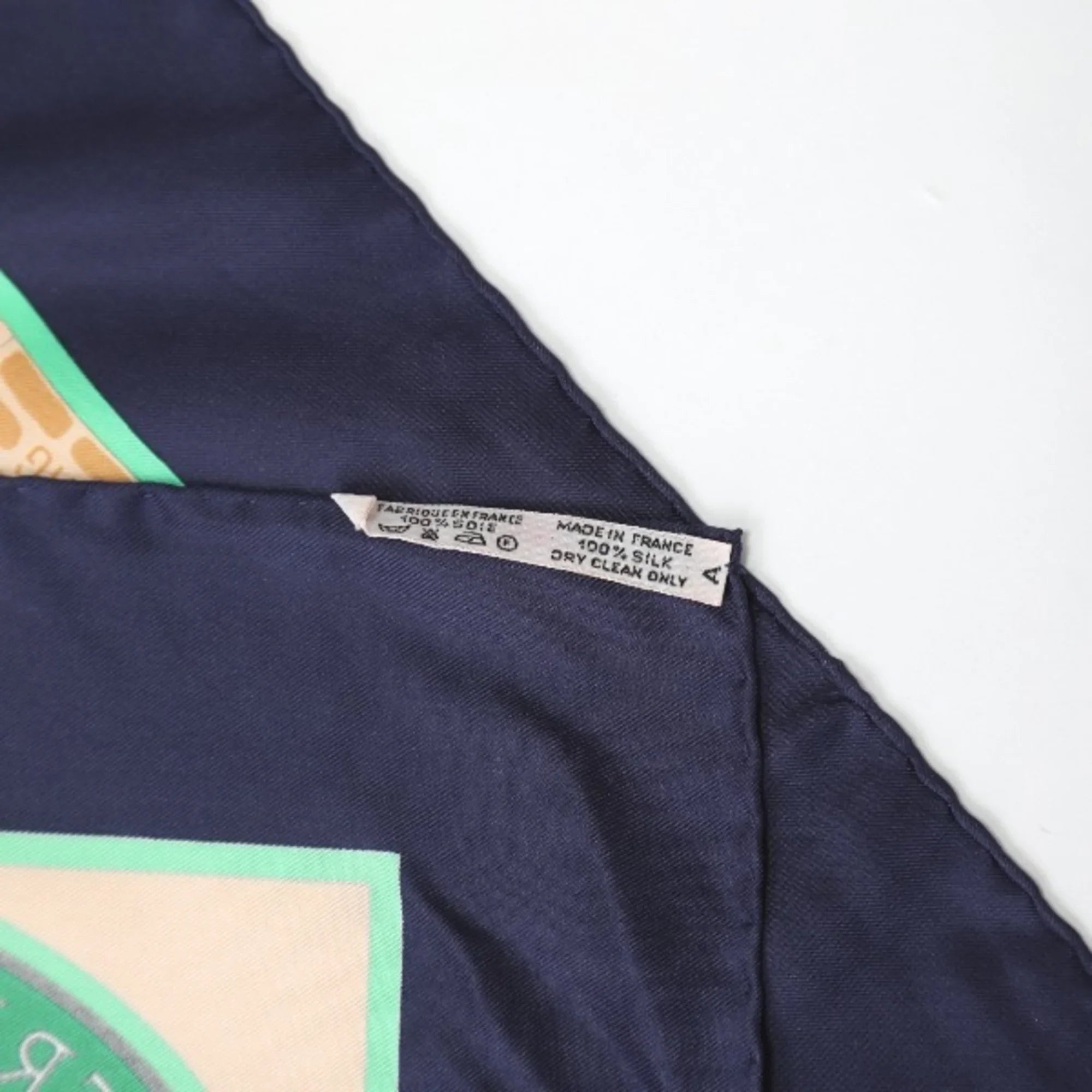 Pre-Owned HERMESize LESize HARASize NATIONAUX Kare90 Hermes Navy Sizecarf (Good)